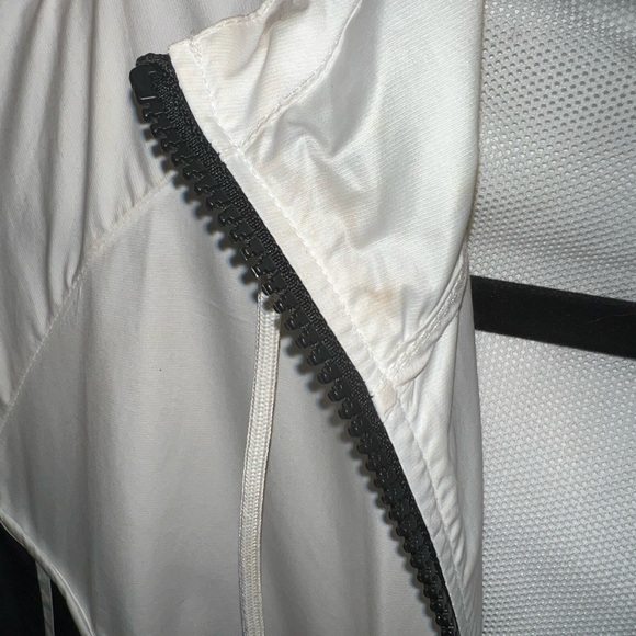 Women’s Nike Windbreaker - Picture 6 of 8